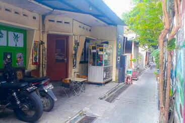 פנסיון Losmen 2000 Tiga