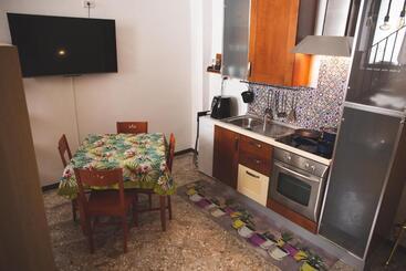 פנסיון Mea House And 2019