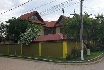 膳宿费 Villa Mugur