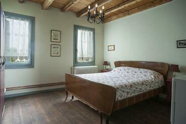 Room In B&b   B&b Carlonga A Double Room For Two People