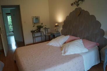 مبيت وإفطار Chambre D’hôtes La Jument Grise
