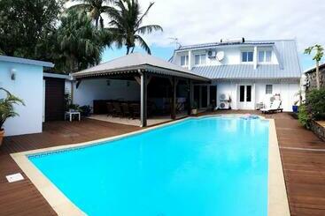 Bed and Breakfast La Maison Des Hôtes