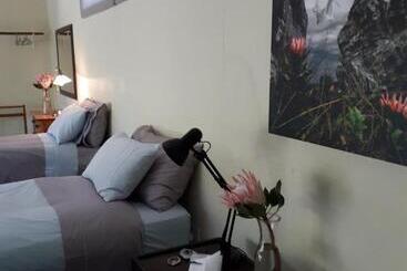 ホテル Laughing Waters Farm