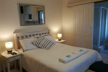 פנסיון 24b Kruger Cottage