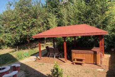 Пансион Barátkozó Vendégház