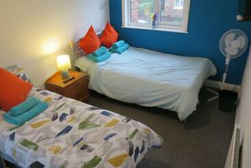 펜션 Browning House Bedrooms I Long Or Short Stay I Special Rate Available