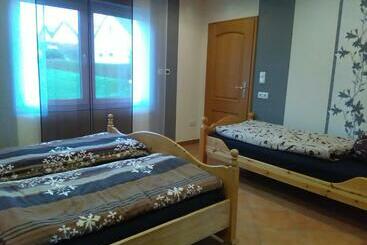 Пансион Gästehaus Kleine Lana