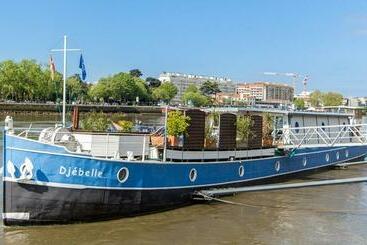 פנסיון Péniche Djebelle