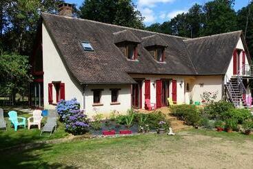 민박 Chambres De Monthéard