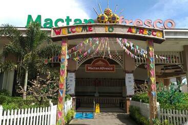 Mactan Newtown With Sun Set And Garden View