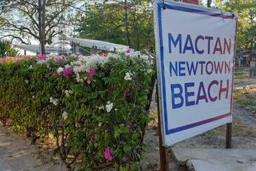 Mactan Newtown With Sun Set And Garden View