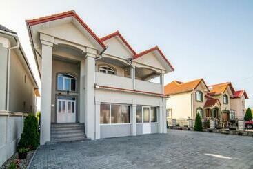 פנסיון Absolut Residence Hateg