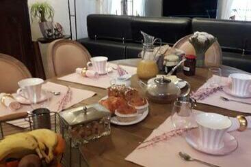 تختخواب و صبحانه Chez Pascaline