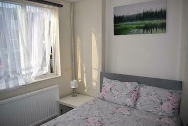 بنسيون Aaby House In London