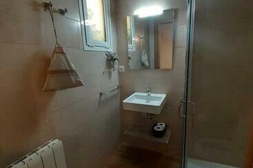 تختخواب و صبحانه Casa La Foradada