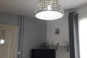 تختخواب و صبحانه Chambre D Hôte   La Ruche Des Bleuets