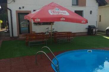 ペンション Penzionhanarobo