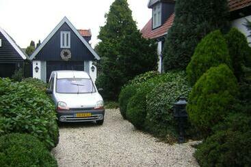 Prive Tuinhuis B&b Elly