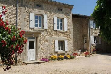 住宿加早餐  La Ferme Des Buis