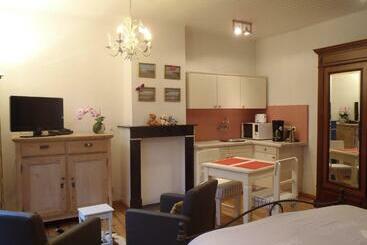 펜션 Knokke Guestroom Charming Room In Knokke City Center Is Pet Friendly!