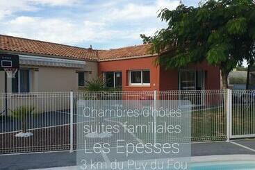 تختخواب و صبحانه Chez Les J Folais   3 Kms Puy Dufou   Les Epesses