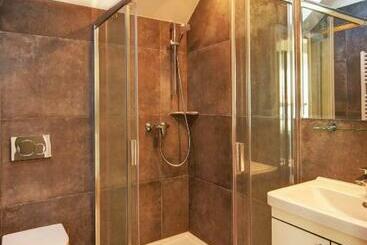 تختخواب و صبحانه Fekete Sas Motel
