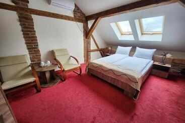 פנסיון Antique Apart