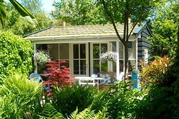 تختخواب و صبحانه Logies Het Tuinhuisje