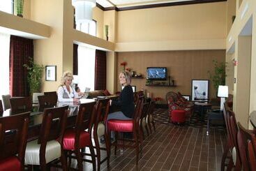 公寓式酒店  Hampton Inn & Suites Millington