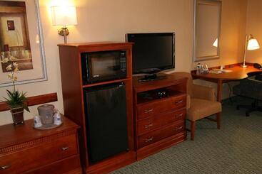هتل آپارتمان Hampton Inn & Suites New Haven   South   West Haven