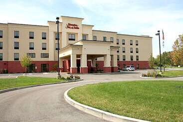 Апарт-отель Hampton Inn & Suites Dayton Airport