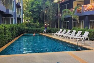 בית מלון כפרי Aonang Village Resort