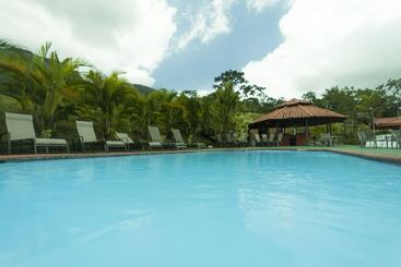 ホテル Arenal Waterfall Lodge