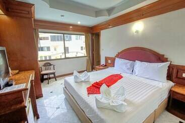 Hotel Black Pearl Patong Beach