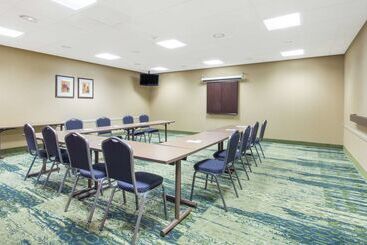 هتل Hampton Inn & Suites Albanyairport