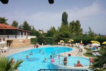 ホテル Kassandra Bay