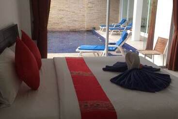 هتل Lae Lay Suites