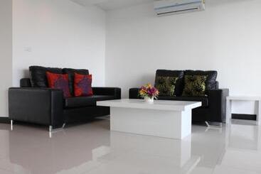 ホテル Lae Lay Suites