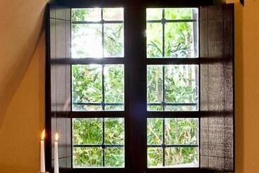 فندق Lava Suites & Lounge