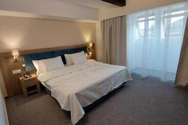 בית מלון כפרי New Wolf