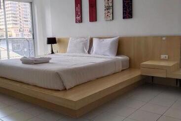 בית מלון כפרי Urban Patong Residence