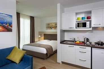 The Room Hotel & Apartments