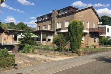 בית מלון כפרי Mimosa