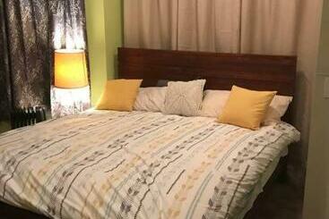 تختخواب و صبحانه The Greenleaf House
