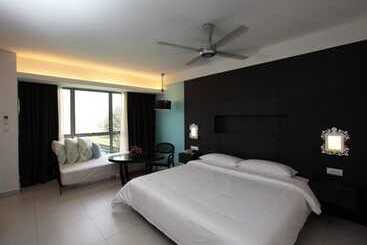 هتل Avillion Admiral Cove