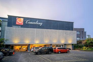 هتل Cemerlang