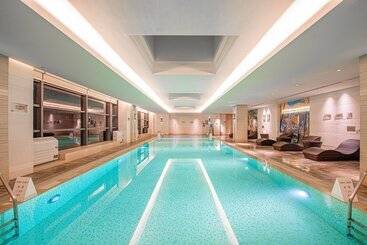 Holiday Inn Qingdao City Center, An Ihg Hotel   May 4th Square