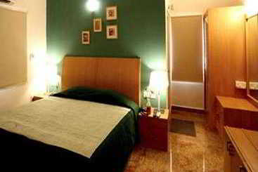 Отель Mandava Suites