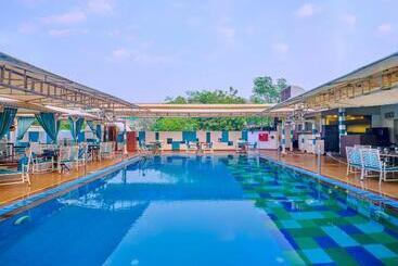 בית מלון כפרי Sayaji Pune