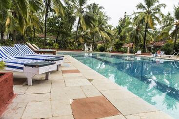 Hotel Shikara Beach Resort